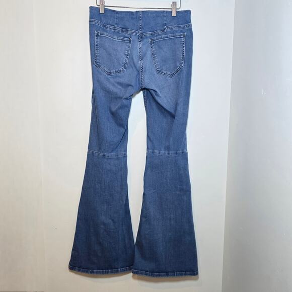 Free People Penny Pull-On Flare Jeans Size 30 Blue Stretch Boho Bell Bottom - Picture 3 of 9